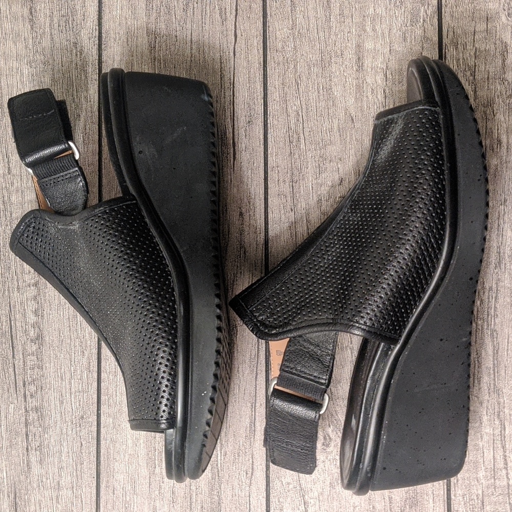 Naturalizer Ardel Wedge Sandal size 5